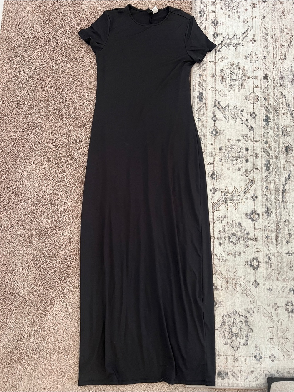 Black Short-Sleeve Fitted Maxi Dress - Classic Everyday Style